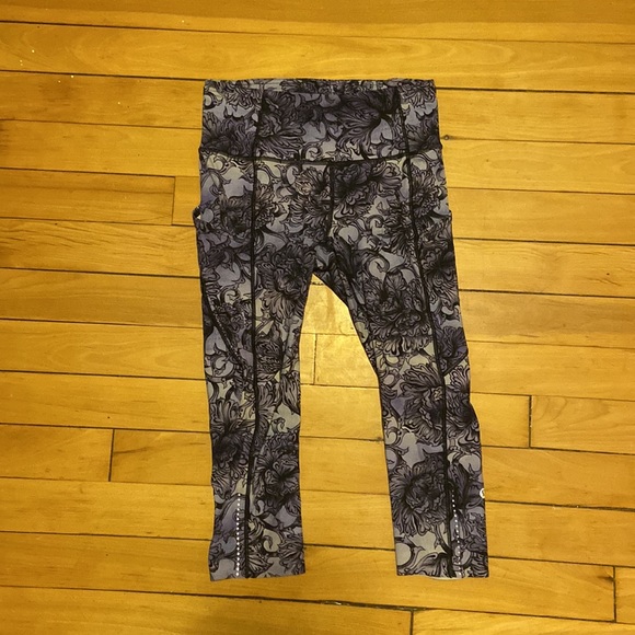 Lululemon capris - Picture 2 of 4